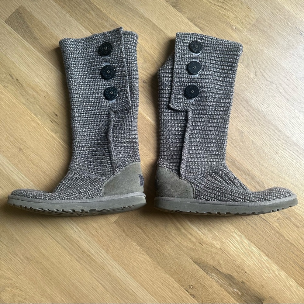 UGG Knit Boots. Classic Cardi style. Size 9.